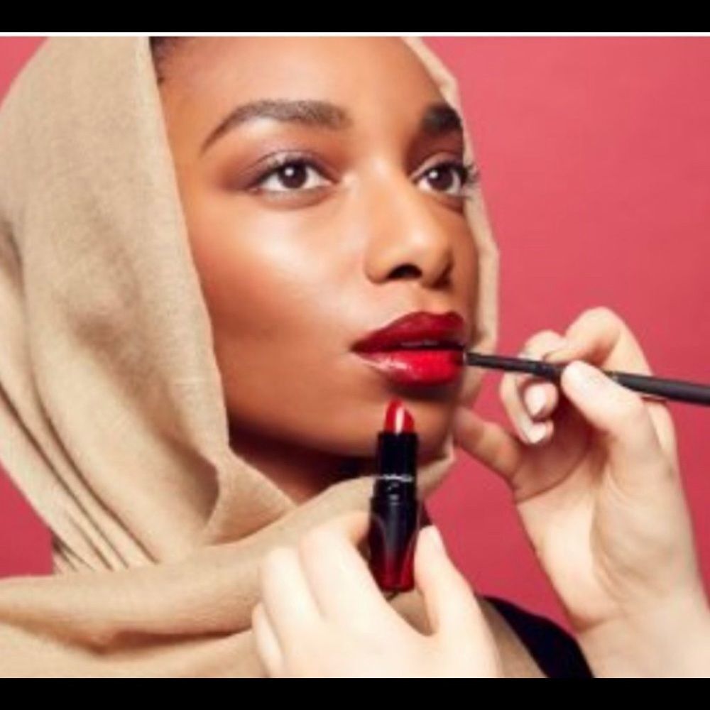 - 💄M•A•C  E for Effortless love me lipstick